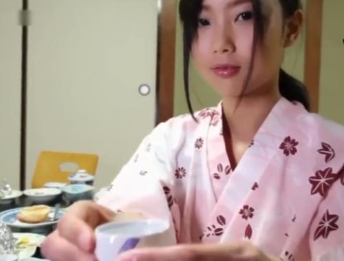 「お疲れ様です♡一献いかがですか？」若いのにしっかりしてるなお嬢ちゃん！女体盛りってしってる？プロレスごっこでもしよう！