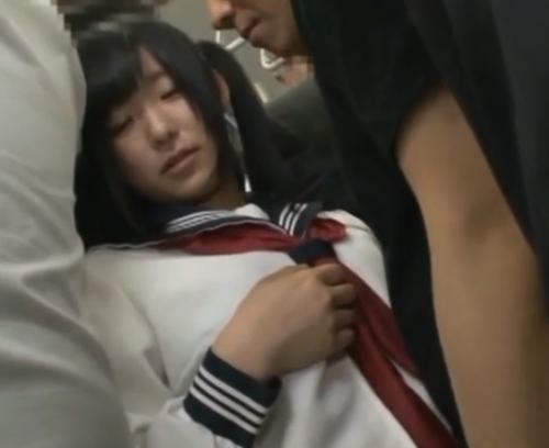 【JK痴漢レイプ】「今、アタシ知らない人のザーメン…♡」ロリ美少女が満員電車で巨乳もまれて手マンや素股！