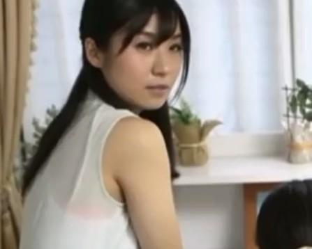 【人妻レイプ】娘の家庭教師をしている女子大生のノースリーブのワキがエロ過ぎて舐めながらレイプして脇に射精したwww
