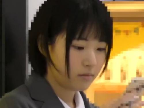 【痴漢】ロリJC制服美少女のパンチラ逆さ撮り盗撮から触りまくり手マン！純白パンティの清楚な素人が汚される【個人撮影】