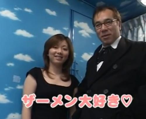 【顔射】ザーメンが好き素人ナンパしていきなり顔射wwwそれをレズお姉さんが舐め取るというマジックミラー号！