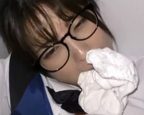 【痴漢レイプ】※鬼畜注意※真面目そうなJKを電車内でトイレでマンコを痛ぶりまくる！号泣☆中出し☆ハメ撮り☆潮吹き☆盗撮☆