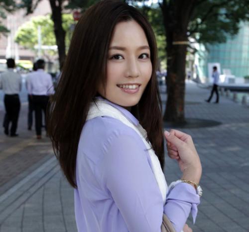 ＜人妻ナンパ＞見返り美人！才色兼備の若奥様！『あぁ～ん！きもちぃ♡』セックスのときは可愛い声で喘いじゃうサイコーの逸材！