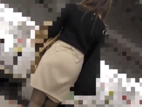 【人妻レイプ】巨乳セレブ熟女を満員電車で痴漢！おっぱい弄りパンスト破って手マン潮吹き！車内トイレで中出し種付け膣内射精！