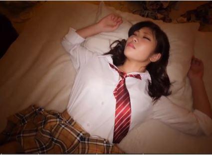 【JK】ちょっとおバカな制服JKに媚薬を飲ませて理性崩壊レイプまがいの中出しセックスwww