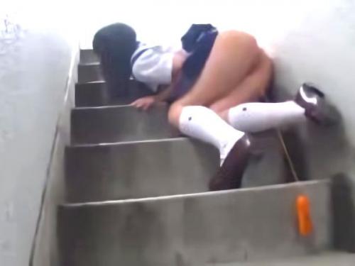 【激ヤバ】ツルマンでロリの一般人JKの、強姦小便お漏らし無料H動画。【調教、アクメ動画】
