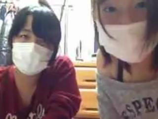 【個人撮影】一緒のクラスの親友少女3人組が悪ノリで発信してしまったオッパイ動画がコチラですww