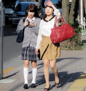 フレンドリーに歩く母親と女子校生の娘を誘拐し問答無用の強姦！極悪親子膣内射精レイプの一部始終！