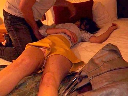 [本物強姦動画] 激アツ美貌のOLを泥酔状態にさせて持ち出し、イラマチオやツルマンまんこに生挿入レイプする鬼畜映像