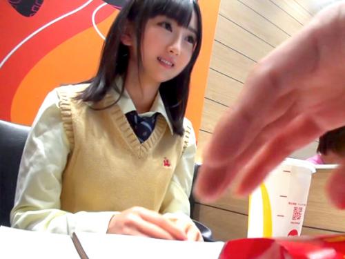 【JK】まだ未経験の超清純JKとパパ活SEX！制服着たままの女子高生に大量中出し！