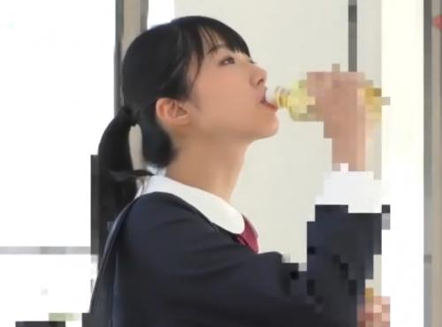 【盗撮】駅で見かけたJKが可愛すぎるのでパンツを盗撮した後に後ろからトイレに連れ込んでイラマチオ！痴漢チ〇ポに中出しされる、、