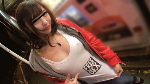 【痴女】フリーセックスのシャツを着た街中で誘ってきた痴女マンコに遠慮なく即ハメ中出し！ノーブラ乳首丸出しで誘惑エロすぎるww