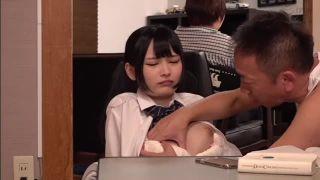 コタツでイタズラ