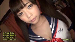 ロリ巨乳のセーラー服と疑似セックス