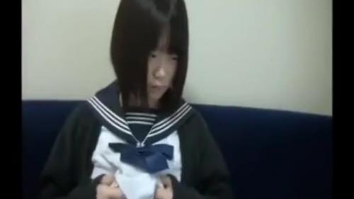 彼氏へのプレゼント買うために初援交！無理やり中出しされる制服美少女！