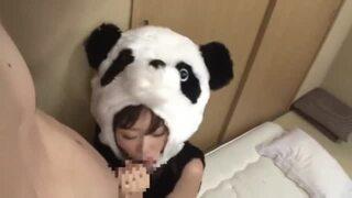 パンダの被り物の娘のフェラ。需要あるのか、、、コレ。