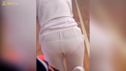 うちの学校のバスケ部の女性顧問教師のトレパンから純白パンティがスケスケな件