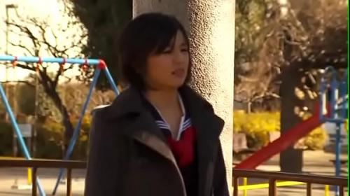 ロリ女子校生がパイパン大開脚で公開アナルセックス中出し！全員に観られながらヤラれまくるｗ