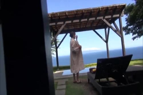 夫の性癖の為に他人棒へと差し出される美人妻は寝取られる度にその快楽に目覚め自ら志願して不倫温泉旅行へと旅立つ！