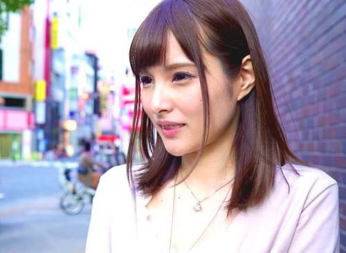 ＜素人ナンパ＞「…夫には絶対ナイショで…。」裏切った背徳感とスリルの中出しSEXでイキまくる元エステティシャンの敏感スレンダー美女♡