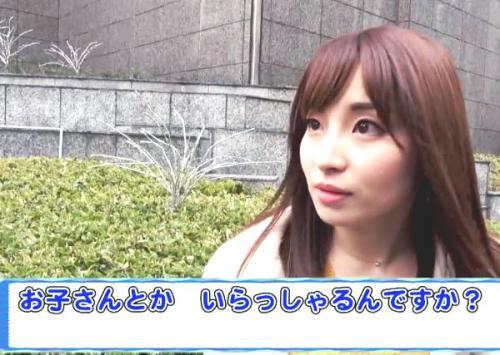 ＜素人＞＜素人＞「産後の敏感なパイパンマ◯コに中出し！」スタイル抜群の透き通るような美肌のスレンダー妻