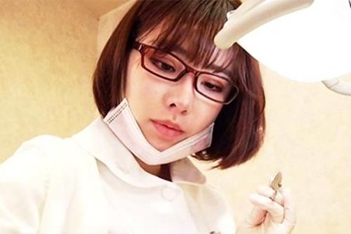 虫歯が待ち遠しい！美人すぎる助手がエッチなことをしてくれて俺の息子も大満足！料金はいくらですか？メガネ！ショートカット