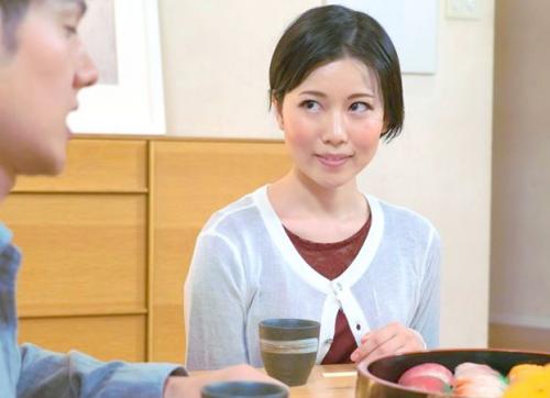＜年の近い義母＞コタツの中で内緒で悪戯！歳の近い義母が欲情極まりオヤジに内緒で生中出し！