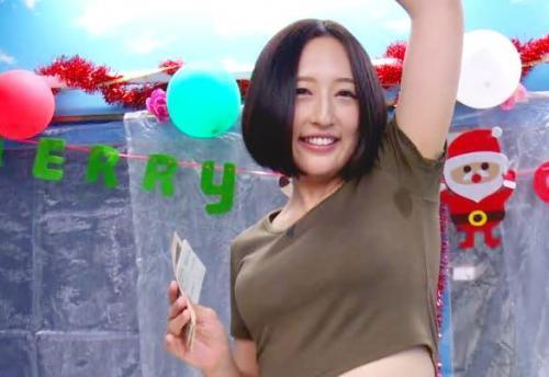 ＜素人＞「脇汗がシャツにしみてますよ！」2人でナンパした女の脇汗舐めたら興奮してきた！名器にガマンできずに30秒でパイパンマ◯コに中出し！