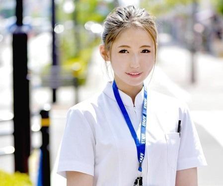＜素人＞白衣の天使のパイパンマ◯コに膣内射精♡新人ナースさんにデカチン挿入！戸惑いながらも真摯に向き合ってくれる！