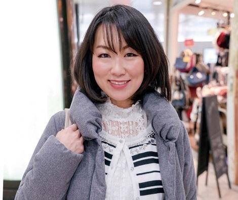 ＜熟女ナンパ＞「綺麗に歳を重ねた女性にインタビューしてます」と建前ナンパ。褒められることに免疫がない為、すぐ有頂天になる熟女妻！