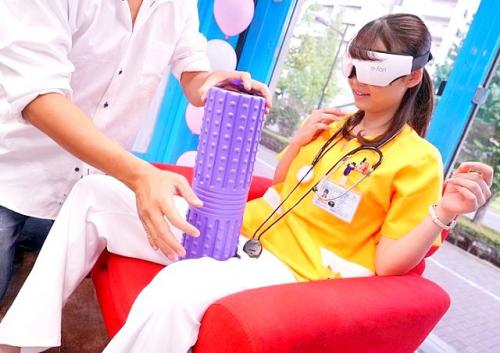 ＜MM号＞「ついでにチ○ポで膣内マッサージしておきます？」高額ギャラと巧みな話術で押し切って、ビンカンなトコロにこっそり神震動マッサージ器具を当てて刺激。