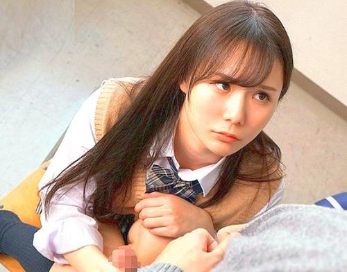 ＜軽蔑のまなざしでパンチラするパイパン美女JK＞「いい大人がこんな事で興奮するなんて最低」清楚で可愛い女の子の罵声と蔑んだ目とパンツを見せてくれるギャップ萌えが癖になる