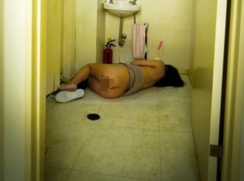 ＜レイプ＞主婦達が働くパート先に忍び込み、逃げ惑う美熟女を犯しまくった！！