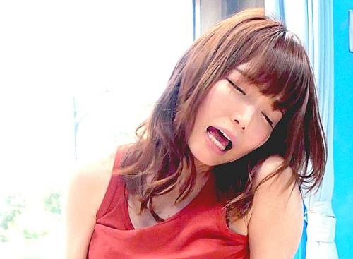 ＜MM号＞「…アナタごめんなさい…イッちゃう！！」旦那の目の前でNTR中出しセックス！？騎乗位で突き上げるデカチンに産後の敏感になったオマ◯コがイキまくり！