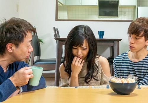 ＜人妻NTR＞「再婚した親父にバレないように年の近い義母のおま◯こをコタツで指マン！」 歳の近い義母が欲情極まりNTR中出しセックス！
