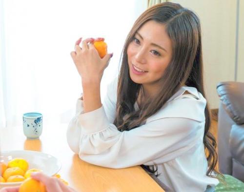 ＜義妹＞コタツの中で内緒で悪戯！ 妹が可愛すぎて欲望を抑えきれない義兄は近親○姦生中出し