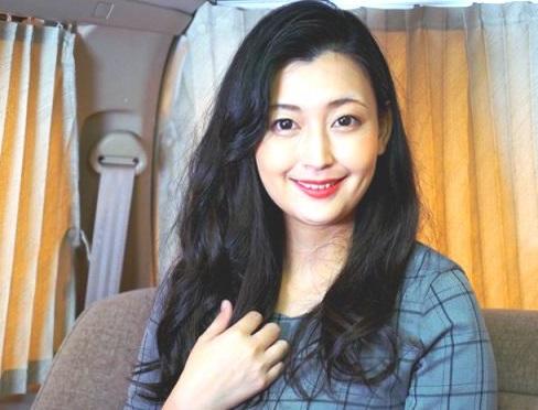 ＜素人＞黒髪のセレブ妻とホテルで生ハメ＆中出しSEX!