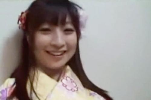 《個人撮影》ガチ素人女子大生が卒業式の着物で彼氏の部屋でセックスする様子をハメ撮りしちゃいましたｗガチヌケルわｗ