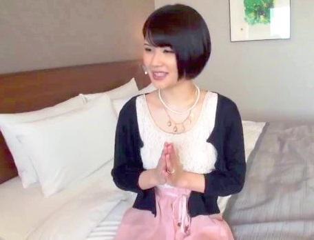 ＜人妻ナンパ＞酔っ払った人妻はエロい！ショートヘアのスレンダー妻に中出しSEX!