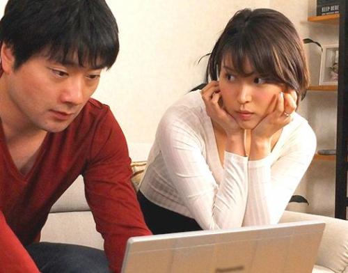 ＜上司の奥さんNTR＞「ねぇ…もっとシテ…お願い」上司が出張に出た夜、上司の奥さんから急に呼び出され自宅へいくとバスタオル姿の奥さんがいた。