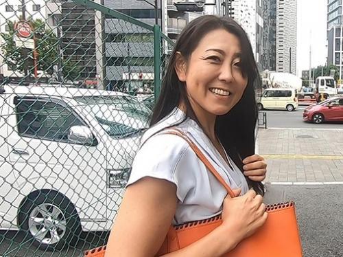 ＜素人ナンパ＞「あぁ…ダメ…お尻でイッちゃう…」四十路越え熟女のお尻の穴イジってみた。