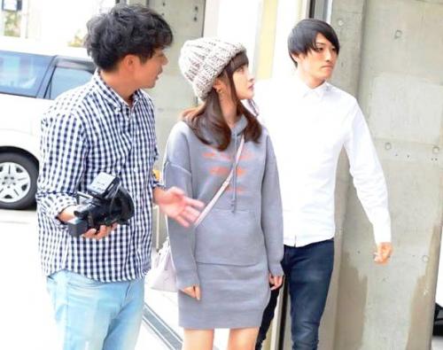 ＜MM号＞「本当に外から見えてないの？」ってビビりながらも彼氏いるのにマ○コぱっか～んでした！