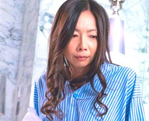 ＜熟女＞「母親を興奮させてどうするの？」息子の勃起に欲情した母親が本気でねだる中出しセックス！！