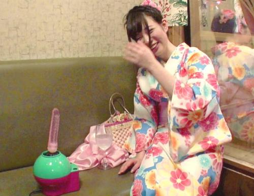 ＜素人ナンパ企画＞羞恥！彼氏連れ素人娘をマシンバイブでこっそり攻めまくれ！