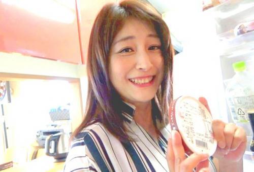 ＜人妻自宅訪問＞「…あなたゴメンなさい…。」と声を押し殺して他人棒でイキまくる！夫の居ぬ間に自宅寝室で不倫性交！！