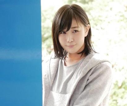 ＜素人＞結婚12年目を迎える喧嘩を一度もしたことがない夫婦。旦那がミラー越しにいるなか奥さんにオイルマッサージ！
