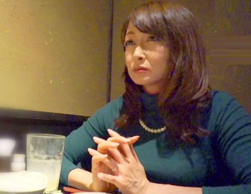 ＜熟女ナンパ＞「もっとシテください…」妖艶で可憐な美熟女がアクメ連発！
