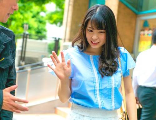 ＜人妻ナンパ＞「巨乳を揺らし自ら腰を振る淫乱奥様！」リアル巨乳妻口説き！イかせまくられたぷっくら無毛パイパンま◯こに生中出し！