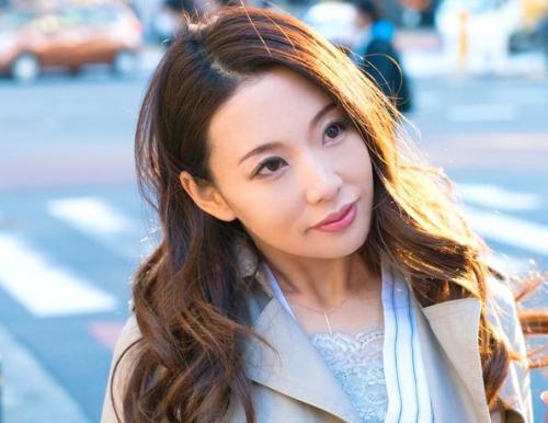＜素人ナンパ＞「巨乳のパイパンエロ熟女に中出し！！」カッチカチのエロチ○ポを入れられ完全変態化！