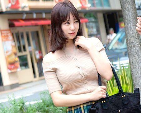 ＜素人＞スライム乳女子大生をナンパ！着エロと称して下着拝見！最高のムチムチボディの膣内に中出し!